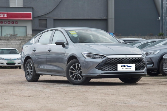 Максимальная мощность 150-200PS BYD Qin Plus Dm-I Гибридный электромобиль Седан Левое рулевое управление