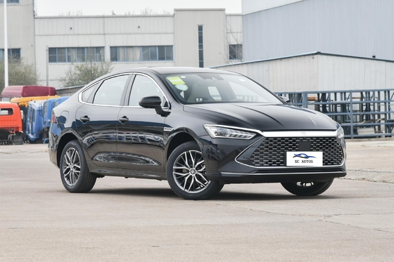 Максимальная мощность 150-200PS BYD Qin Plus Dm-I Гибридный электромобиль Седан Левое рулевое управление