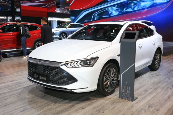 Максимальная мощность 150-200PS BYD Qin Plus Dm-I Гибридный электромобиль Седан Левое рулевое управление