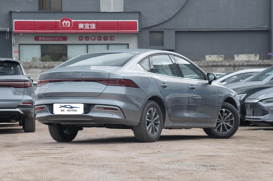 Максимальная мощность 150-200PS BYD Qin Plus Dm-I Гибридный электромобиль Седан Левое рулевое управление