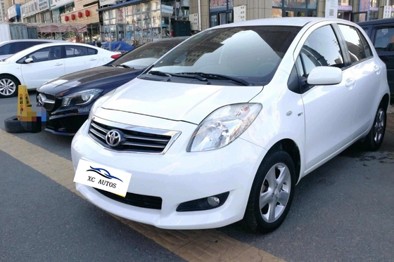 Toyota Yaris 5 дверей 5 мест бензиновый хэтчбек с солнечным крышем и светодиодными фары