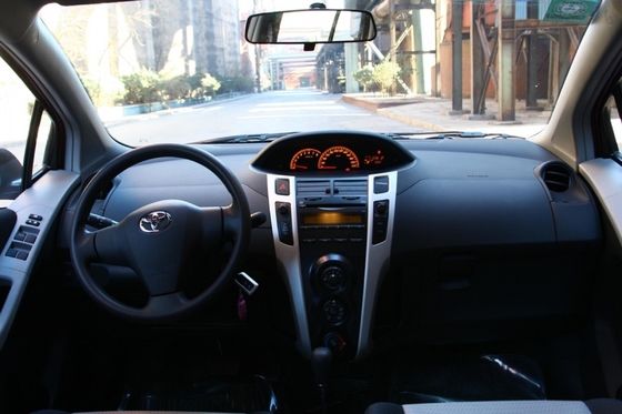 Toyota Yaris 5 дверей 5 мест бензиновый хэтчбек с солнечным крышем и светодиодными фары