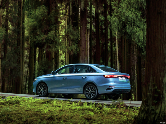 Отличный Geely Emgrand Седан с передней подвеской Macpherson и размером шины R16