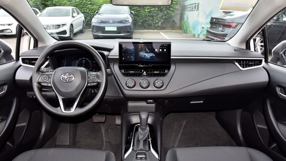 Самый дешевый подержанный 2017 Toyota Corolla Hybrid 4X4 Auto с колесной базой 2500-3000 мм