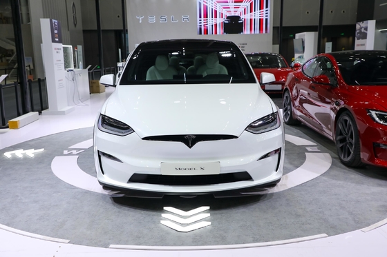 Tesla Model X Подержанный электромобиль с максимальной мощностью 150-200PS и передним 4 задним 4 радаром