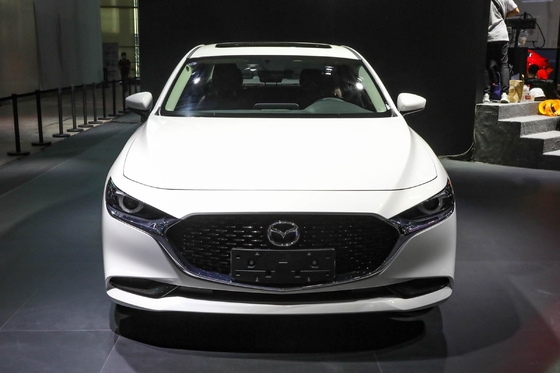 Автоматический бензиновый автомобиль Mazda 3 Axela компактный седан с регулировкой электрического сиденья сопилота