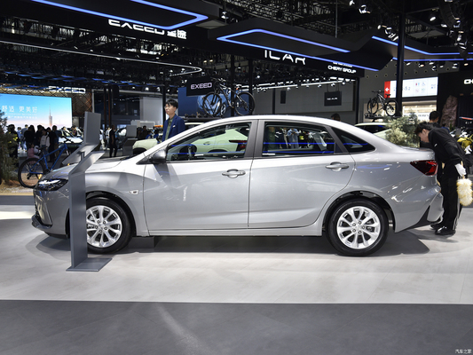 Отличный Chevrolet Monza 1.5L бензиновый бензиновый Седан 5-дверный 5-местный Кожаные сиденья