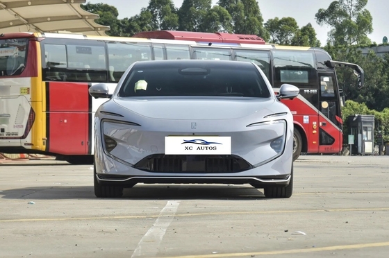 2024 700 Тройной лазерный задний привод Роскошный средний и большой автомобиль 4-дверный 5-местный корпус