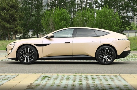 2024 700 Тройной лазерный задний привод Роскошный средний и большой автомобиль 4-дверный 5-местный корпус