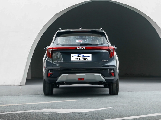 2023 Kia Seltos Подержанные автомобили на бензине Автомобили с крышей и стандартом выбросов Евро VI
