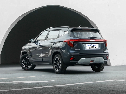 2023 Kia Seltos Подержанные автомобили на бензине Автомобили с крышей и стандартом выбросов Евро VI