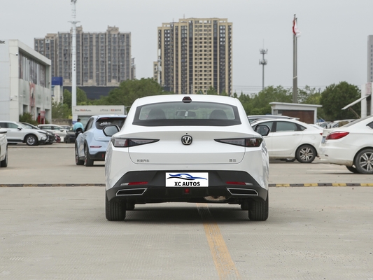 2023 Changan Yida Gdi Dct Флагманская модель 5-местный седан с 1.5T двигателем и светодиодной камерой