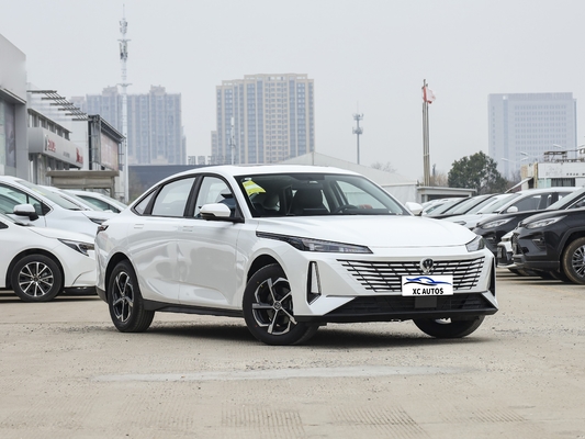 Чанган Эадо EV460 Yidong Окончательное решение для бензиновых бензиновых электромобилей