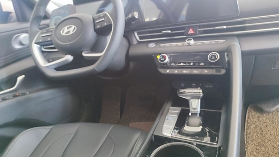 Седан Hyundai Elantra 2024 с электрической системой рулевого управления и L*W*H мм 4720*1810*1415