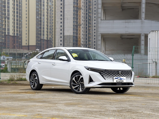 Чанган Раэтон Плюс 1.5T DCT 4-дверный 5-местный бензиновый автомобиль с колесной базой 2500-3000 мм