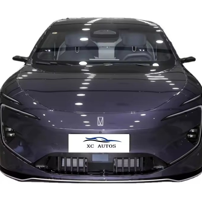 2024 700 Тройной лазерный задний привод Роскошный средний и большой автомобиль 4-дверный 5-местный корпус